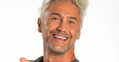 Copertina di “Mi capitano commenti feroci, sulla mia sessualità su quello che dico o faccio sui miei capelli di me**a!”: la denuncia del professor Vincenzo Schettini