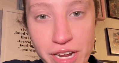 Copertina di “Ha criticato tutto tranne una candela. Gli ho detto che me l’ha regalata un’amica e se n’è andato. Cosa ho fatto di male?”: il racconto di un bizzarro primo appuntamento