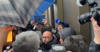 Copertina di Incendio Crans-Montana, i Moretti aggrediti dai familiari delle vittime prima dell’interrogatorio: urla e spintoni – Video