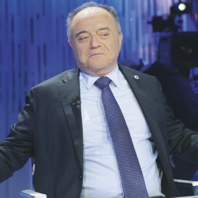 Copertina di “Indagati  votano Sì”:  la canea della destra all’assalto di Gratteri