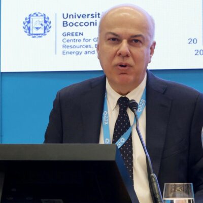 Copertina di Povera Italia (Nostra),  così  i vertici ora frenano la difesa dell’ambiente