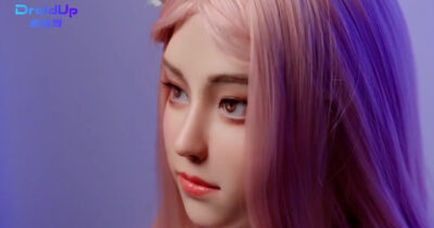 Copertina di Sembra una donna ma è un robot, start up lancia un nuovo robot umanoide: pelle calda ed espressioni realistiche – Video