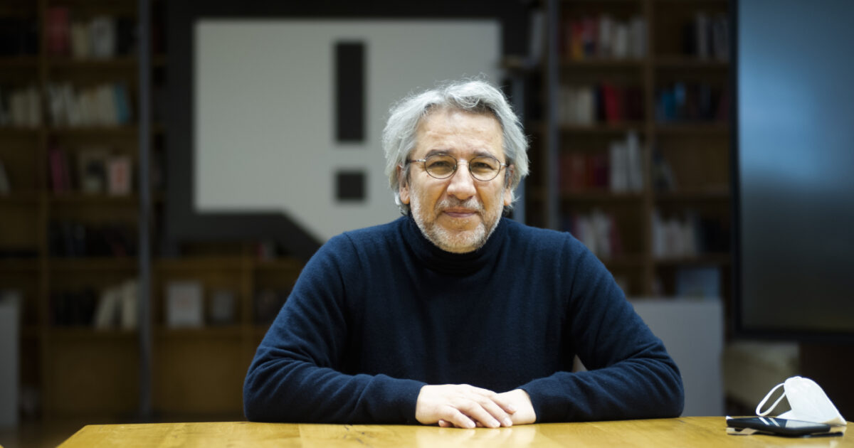 Turchia, il nuovo ministro e la stretta sulla Giustizia. Il giornalista Dundar: “Erdogan vuole impedire all’opposizione di vincere le elezioni”