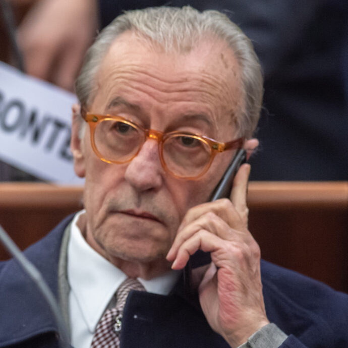 “Il giorno in cui sono diventato padre dovettero rianimarmi con un’iniezione. Giorgia Meloni è mia amica, anzi di più. Di Pietro lo portavo a cena e lui mi dava le notizie su Mani Pulite”: così Vittorio Feltri