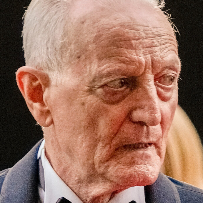 “Dopo la morte di Gianni Versace ci davano per falliti. Eravamo due cose imperdonabili: ricchi e calabresi. Mia sorella Donatella Versace? Era l’assistente e la sorella minore di un genio”: parla Santo