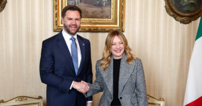 Copertina di “La visione di Giorgia”: negli Usa esce il secondo libro di Meloni. Prefazione del vicepresidente Vance