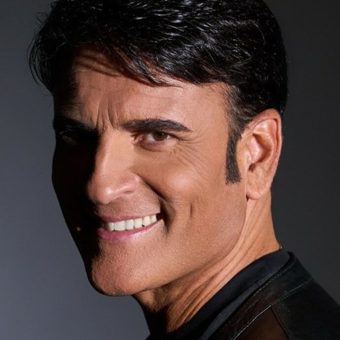 “Quando si pensa ai nonni si pensa sempre a vecchietti un po’ attempati ma oggi è cambiato tutto. Io ho fatto i figli leggermente prima, sono un nonno un po’ più figo”: Sal Da Vinci