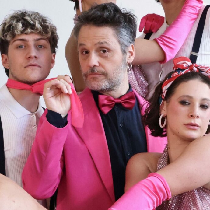 “Se spieghi cosa è il perineo, dici che è una zona erogena e non solo prerogativa dei rapporti omosessuali e ci ridi, hai sfatato un tabù”: Angelo Pisani presenta “Slip&Strip”