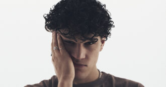 Copertina di “A Sanremo 2026 con le mie mutande portafortuna di colore blu. Dopo ‘Amici’ ho corso e ho tanta adrenalina in corpo”: così Nicolò Filippucci