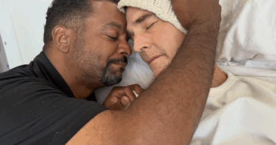 Copertina di La foto di James Van Der Beek col suo migliore amico Alfonso Ribeiro poco prima di morire: “L’ho fatto ridere per l’ultima volta. Sono distrutto”