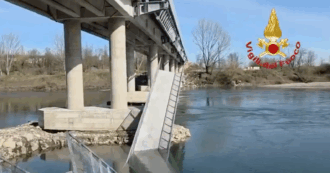 Copertina di Crolla la passerella ciclopedonale sull’Adda che collega Cremona e Lodi: è costata 4 milioni di euro