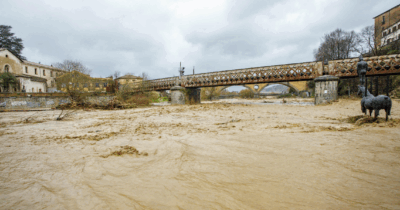 Copertina di Crisi climatica, forte ondata di maltempo su Sicilia e Calabria: frane, esondazioni e famiglie isolate