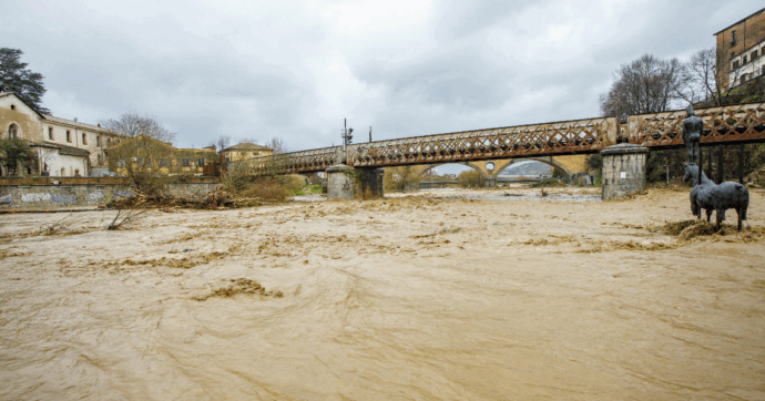 Crisi climatica, forte ondata di maltempo su Sicilia e Calabria: frane, esondazioni e famiglie isolate