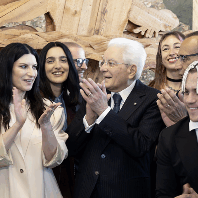 “L’importanza di Sanremo 2026 travalica l’apparenza, è di sostanza”: il presidente Mattarella incontra Carlo Conti, Laura Pausini e i Big. Assente (giustificata) Patty Pravo