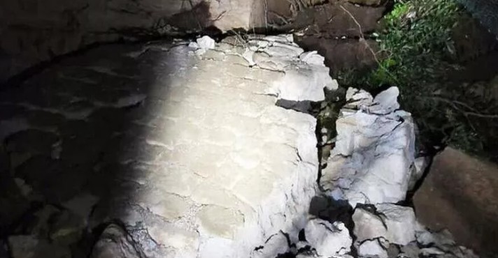 Muro di contenimento crolla su una palazzina a Formello (Roma): uomo muore in casa