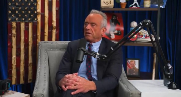 “Non ho paura dei germi, sniffavo cocaina sulla tavola del wc”: le lezioni di igiene del segretario della Salute Usa Kennedy jr