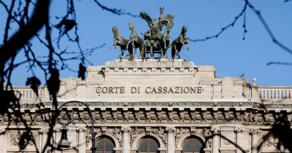 anche un cuscino pu242 essere un8217arma impropria per la cassazione ho delle riserve da Ilfattoquotidiano.it anche un cuscino pu242 essere un8217arma impropria per la cassazione ho delle riserve