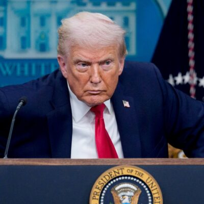 Copertina di Ufo, Trump annuncia la pubblicazione dei documenti riservati del governo: “Incredibile interesse verso gli alieni”