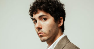 Copertina di “Porto con me a Sanremo 2026 Francesca Fagnani, quando ci siamo conosciuti abbiamo scoperto di avere molte affinità. Del mio passato mi manca essere bimbo”: così Fulminacci