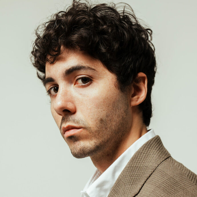 “Porto con me a Sanremo 2026 Francesca Fagnani, quando ci siamo conosciuti abbiamo scoperto di avere molte affinità. Del mio passato mi manca essere bimbo”: così Fulminacci