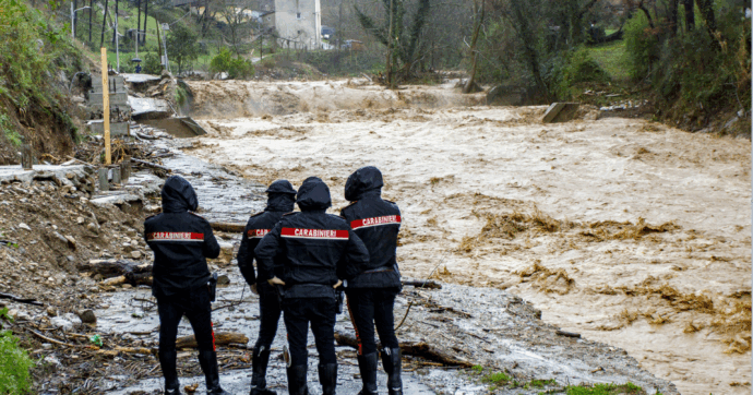 Ciclone di San Valentino, allagamenti e 50 persone evacuate a Fiumicino. Ancora emergenza a Cosenza, il meteorologo: “È un uragano di categoria 1”