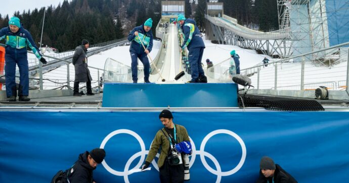 I forzati dei Giochi: “Notti al gelo per otto euro l’ora”