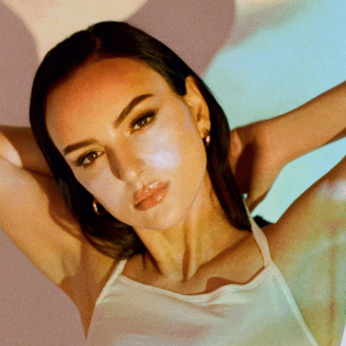 “L’amore mi ha trasfigurata, ho fatto cose che non volevo fare. Ero irriconoscibile. Oggi il principe azzurro sono io e mi voglio più bene”: Arisa a Sanremo 2026