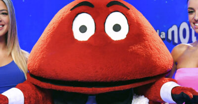 Copertina di “Ho detto a un ragazzo che non aveva il biglietto della metro e sono stato buttato a terra, mi ha menato come menano le persone anziane”: lo sfogo del Gabibbo