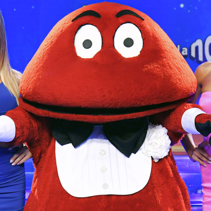 “Ho detto a un ragazzo che non aveva il biglietto della metro e sono stato buttato a terra, mi ha menato come menano le persone anziane”: lo sfogo del Gabibbo