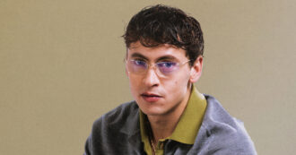 Copertina di “Ci ucciderà la fretta di arrivare, il bisogno di essere subito performanti. Vogliamo diventare come l’IA? Non credo”: il debutto di Tredici Pietro a Sanremo 2026