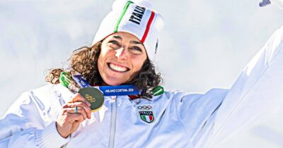 Copertina di Brignone come Tomba: è oro anche in gigante, un bis da leggenda. “Sono senza parole, non riesco a capire niente”