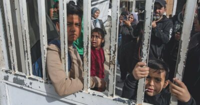 Copertina di Borsisti bloccati: “Guerra  di liste, stop solo dall’Italia”