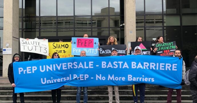 Tagli e carenza di personale, a Bologna non si può iniziare la profilassi PrEP contro l’HIV: “Grave arretramento per la prevenzione”