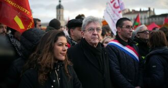 Copertina di Militante nazionalista ucciso a Lione, sospettato un assistente de La France Insoumise. Governo: “Il partito ha responsabilità morale”
