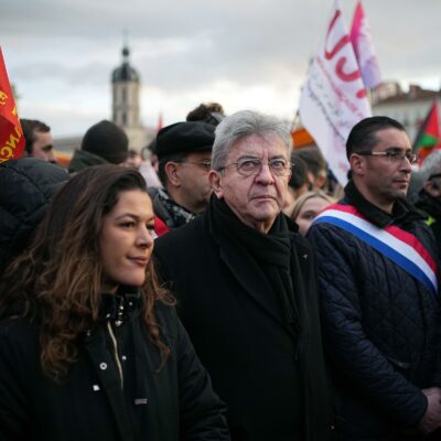 Copertina di Militante nazionalista ucciso a Lione, sospettato un assistente de La France Insoumise. Governo: “Il partito ha responsabilità morale”