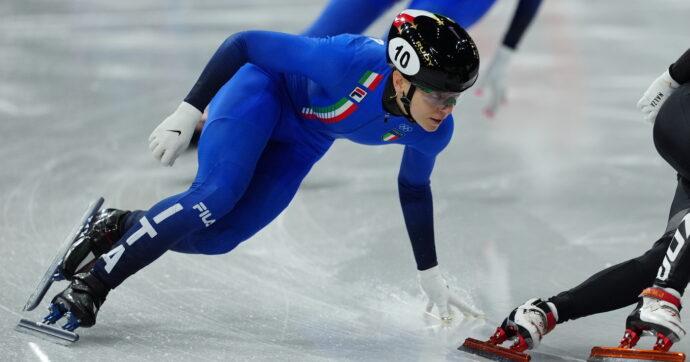 Arianna Fontana quarta nei 1000 metri: fatale il contatto con la cinese Gong Li, sfugge per un soffio il record di medaglie