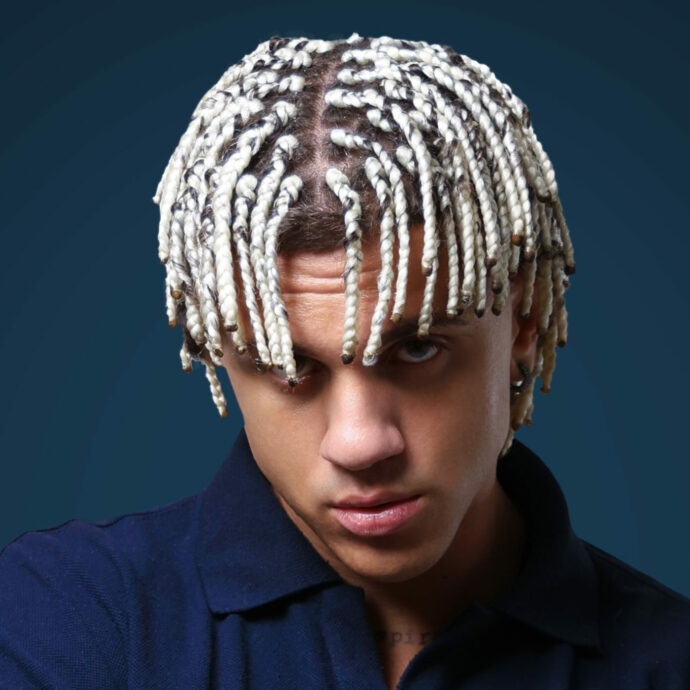 “Vestivo maglie oversize, un giorno un mio amico mi dice: ‘Ua fra’ pare nu Samurai se fai il cantante ti devi chiamare così”: Samurai Jay a Sanremo 2026