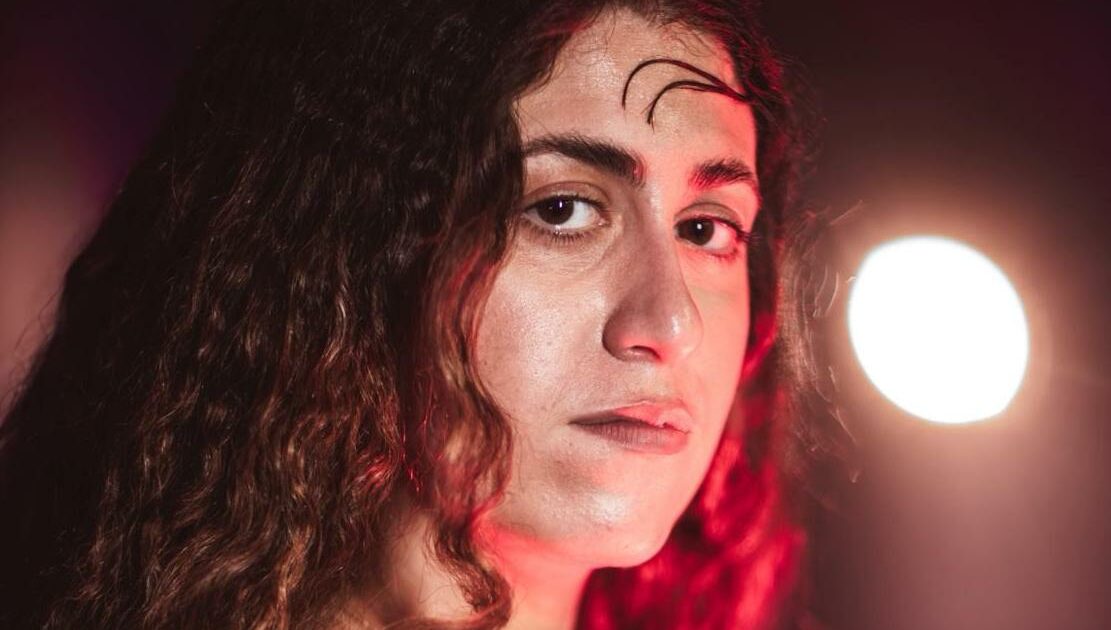 “Ho sofferto per un uomo. Facciamo passare la violenza psicologica o fisica in secondo piano per amore. La Sicilia? Abbandonata e la stiamo uccidendo”: parla Delia di X Factor