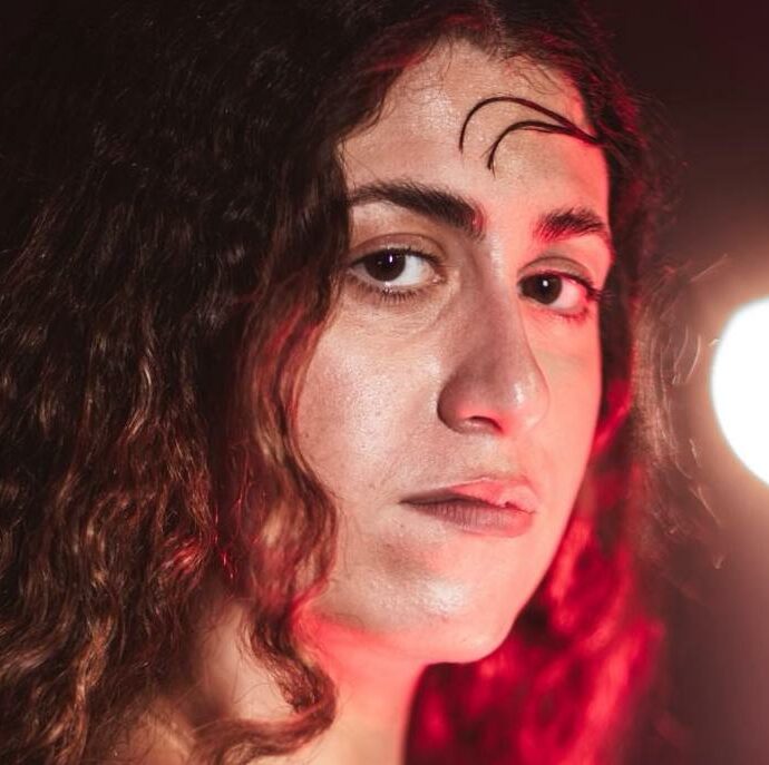 “Ho sofferto per un uomo. Facciamo passare la violenza psicologica o fisica in secondo piano per amore. La Sicilia? Abbandonata e la stiamo uccidendo”: parla Delia di X Factor