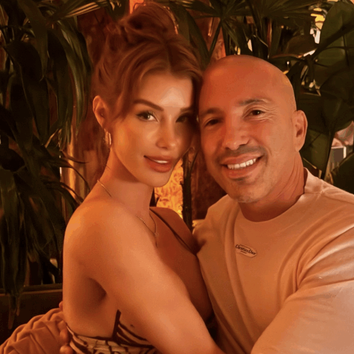 “Non saremo marito e moglie, ma resteremo migliori amici”: si sono innamorati davanti alle telecamere di uno noto programma, ora Jason Oppenheim e Jessica Vargas si dicono addio