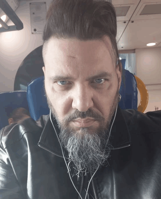 È morto Federico Frusciante: il critico cinematografico e youtuber aveva 52 anni. Il ricordo dell’amico Mr.Marra sui social: “Ci siamo salutati il giorno prima”