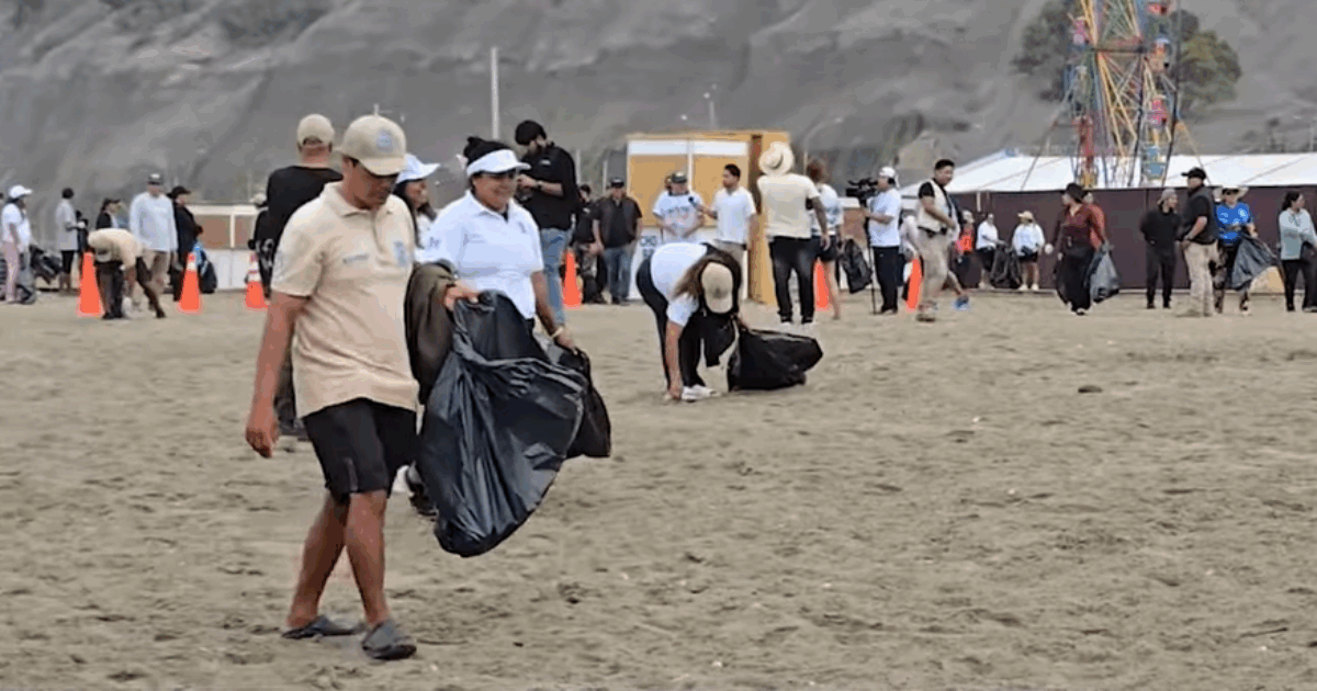La spiaggia più popolare del Perù chiude. Il sindaco: “I turisti hanno generato oltre 20 tonnellate di spazzatura in una settimana. Serve educarli con le cattive”