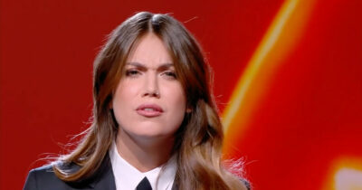 Copertina di “Mi chiamo Alice De André ma non canto. Non è una tradizione di famiglia, non siamo un salumificio. I miei volevano usassi uno pseudonimo”: il monologo a “Le Iene”