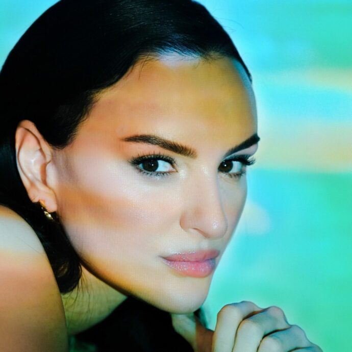 “L’Inno d’Italia di Laura Pausini? Non l’avrei saputo fare così. Mi sento isolata e a disagio quando mi dicono che ho la voce più bella”: così Arisa