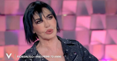 Copertina di “Ho ancora pochi anni davanti. La vita è come una pizza, quando nasci sei una pallina che lievita, io ora sono sulla pala”: così Fiordaliso a “Verissimo”