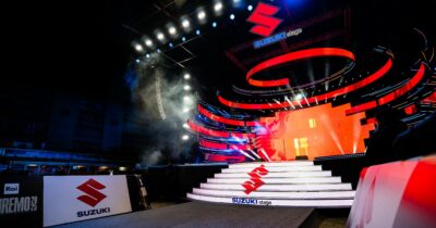 Copertina di Suzuki protagonista a Sanremo tra piazza e palco con eventi live e web