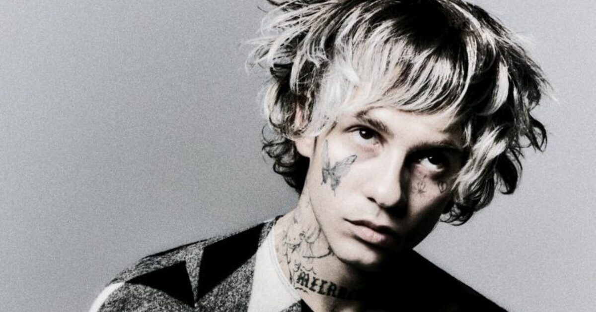 “Ero annoiato e ho pensato di andare al Festival, spero di arrivare ultimo. Chi non mi conosce, mi valuta per i tatuaggi e pensa che sia cattivo, si sbaglia”: Chiello a Sanremo 2026