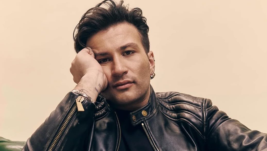 “Portavo le valigie nelle camere e mi occupavo del check in. Fino a sei mesi fa non potevo immaginarmi tutto questo”: parla Eddie Brock “Portavo le valigie nelle camere e mi occupavo del check in. Fino a sei mesi fa non potevo immaginarmi tutto questo”: parla Eddie Brock