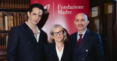 Copertina di “Confrontarmi con bambini gravemente malati è un regalo immenso. Incontro da 5 anni ragazzi negli ospedali e nelle carceri. Spero di presentare Fondazione Madre a Sanremo 2026”: parla Achille Lauro