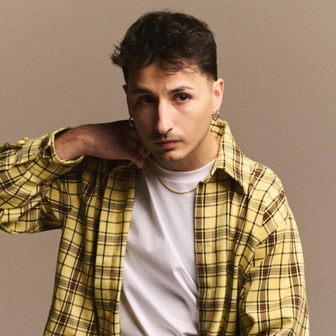 Nayt, da enfant prodige dell’hip hop romano a Sanremo 2026: il rapper debutta all’Ariston con “Prima che”. “È un pezzo rap come non è mai stato portato al Festival prima d’ora”